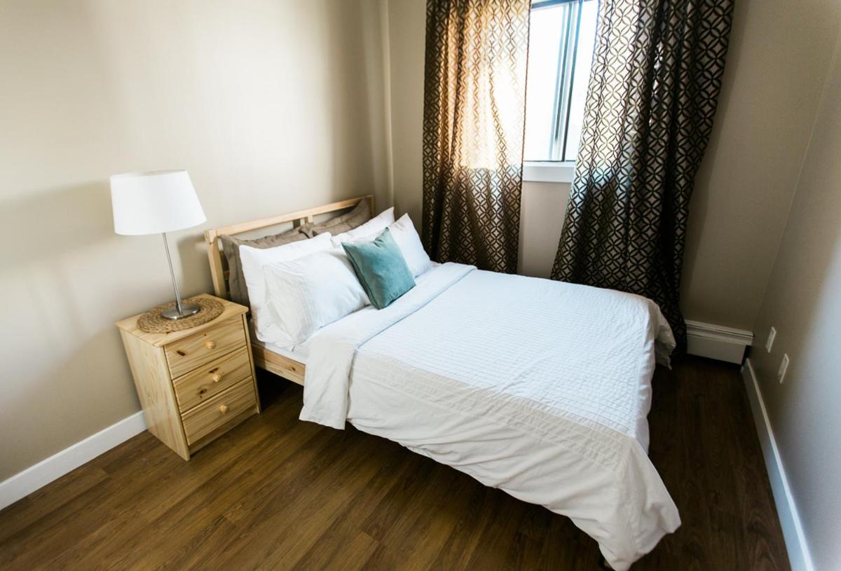 Cozy 2-Bedroom Condo Near Downtown, With Laundry, Parking, Balcony 卡加利 外观 照片