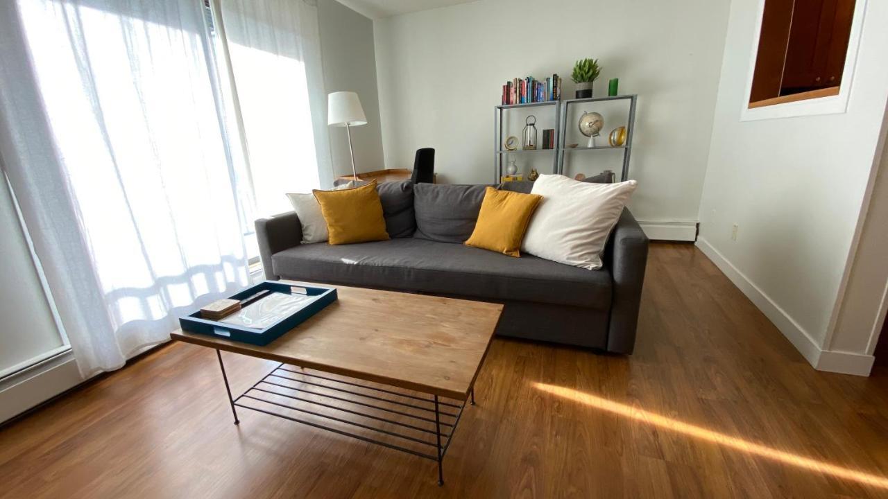 Cozy 2-Bedroom Condo Near Downtown, With Laundry, Parking, Balcony 卡加利 外观 照片